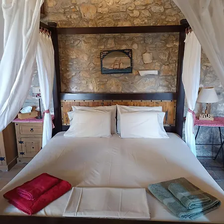 Ilakati House, Megalo Horio Village, Tilos Island شقة