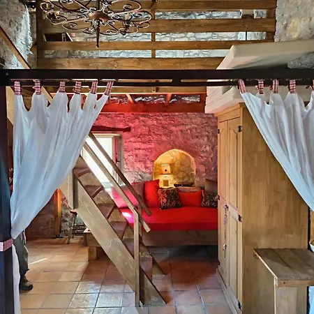 Ilakati House, Megalo Horio Village, Tilos Island شقة