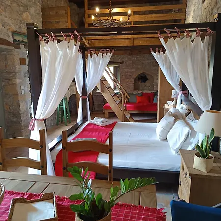 Ilakati House, Megalo Horio Village, Tilos Island شقة