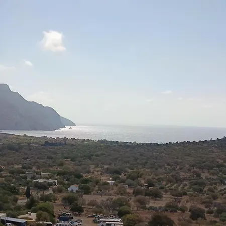 Ilakati House, Megalo Horio Village, Tilos Island شقة