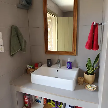 Ilakati House, Megalo Horio Village, Tilos Island شقة