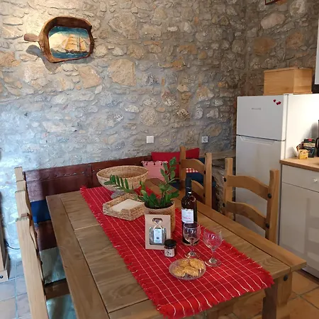 Ilakati House, Megalo Horio Village, Tilos Island شقة *