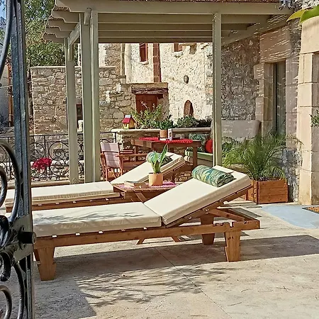 Ilakati House, Megalo Horio Village, Tilos Island شقة